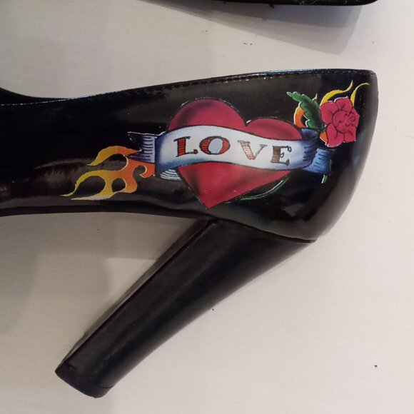 Maurices Black LOVE Tatoo High Heels size 8 Shoes Faux Patent Leather Pumps - Picture 3 of 8